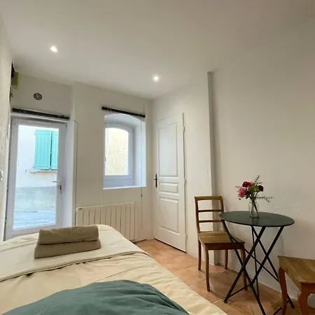 Charmante Maison Avec Terrasse, Pays De La Lavande Валансоль
