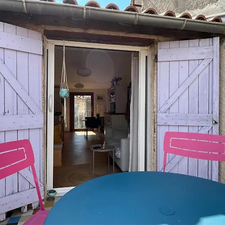 Дом отдыха Charmante Maison Avec Terrasse, Pays De La Lavande