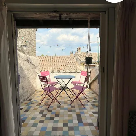 Charmante Maison Avec Terrasse, Pays De La Lavande * Валансоль