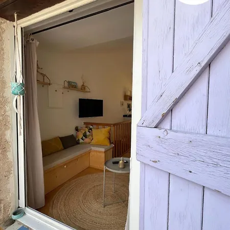 Charmante Maison Avec Terrasse, Pays De La Lavande * Валансоль