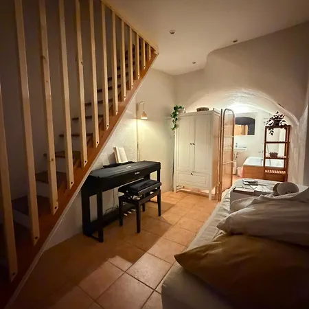 Charmante Maison Avec Terrasse, Pays De La Lavande Валансоль
